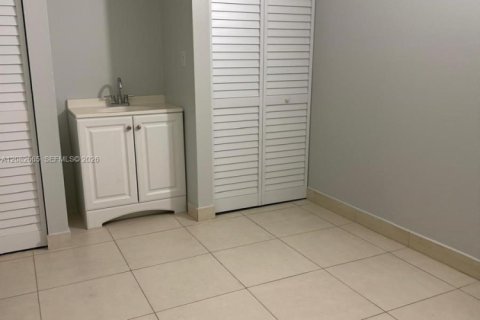 Condo in Miami, Florida, 3 bedrooms  № 2353645 - photo 13