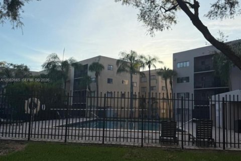 Condo in Miami, Florida, 3 bedrooms  № 2353645 - photo 24