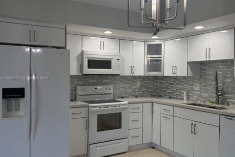 Condo à Miami, Floride, 3 chambres № 2353645