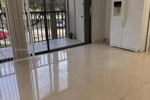 Condo in Miami, Florida, 3 bedrooms  № 2353645 - photo 5