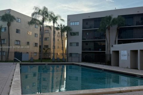 Condo in Miami, Florida, 3 bedrooms  № 2353645 - photo 23