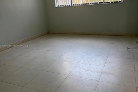 Condo in Miami, Florida, 3 bedrooms  № 2353645 - photo 7