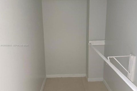 Condo in Miami, Florida, 3 bedrooms  № 2353645 - photo 12