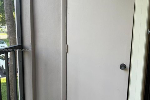 Condo in Miami, Florida, 3 bedrooms  № 2353645 - photo 18