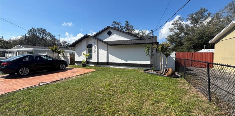 House in Tampa, Florida 3 bedrooms, 166.11 sq.m. № 1718034