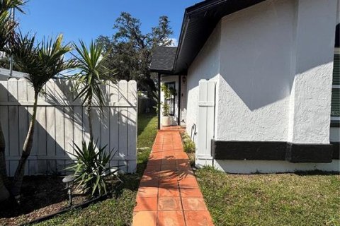 House in Tampa, Florida 3 bedrooms, 166.11 sq.m. № 1718034 - photo 3