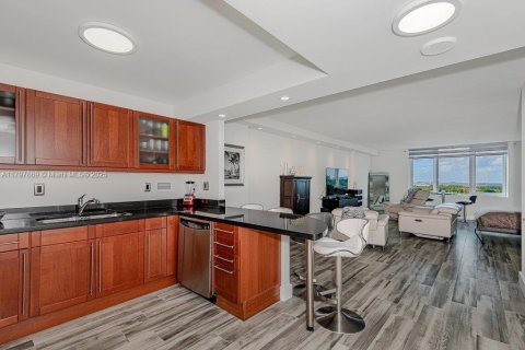 Condo in Miami Beach, Florida  № 1959410 - photo 2