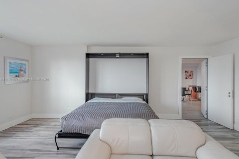 Condo in Miami Beach, Florida  № 1959410 - photo 17