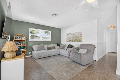 Villa ou maison à vendre à Lantana, Floride: 3 chambres, 96.8 m2 № 2189824 - photo 6