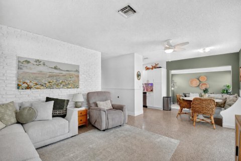 Villa ou maison à vendre à Lantana, Floride: 3 chambres, 96.8 m2 № 2189824 - photo 5