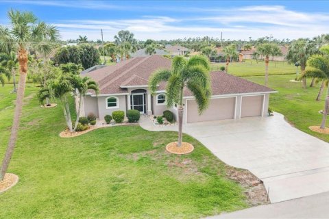 Villa ou maison à Punta Gorda, Floride 3 chambres, 164.81 m2 № 2122284