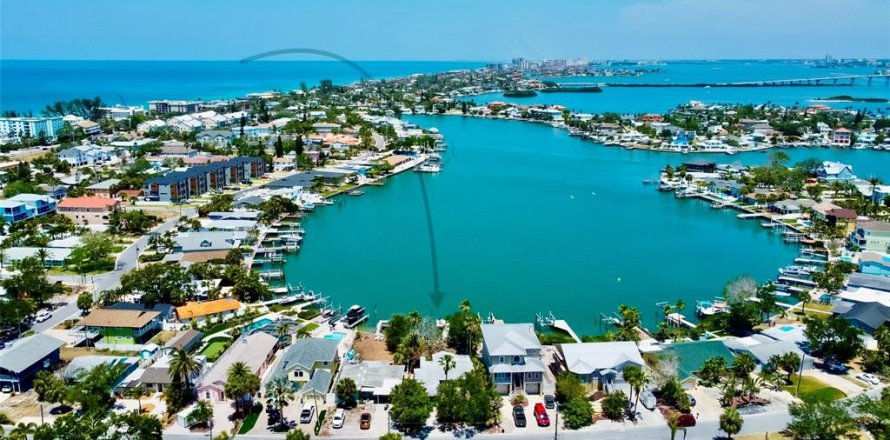 Casa en Indian Rocks Beach, Florida 2 dormitorios, 101.45 m2 № 1653998
