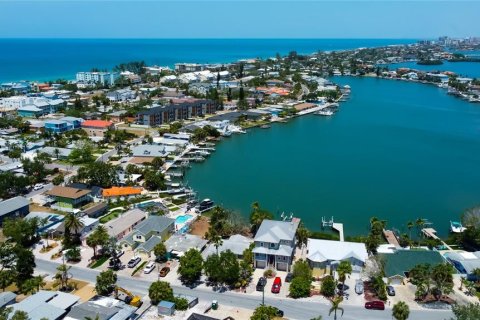 House in Indian Rocks Beach, Florida 2 bedrooms, 101.45 sq.m. № 1653998 - photo 12