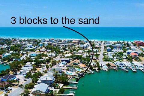 House in Indian Rocks Beach, Florida 2 bedrooms, 101.45 sq.m. № 1653998 - photo 4