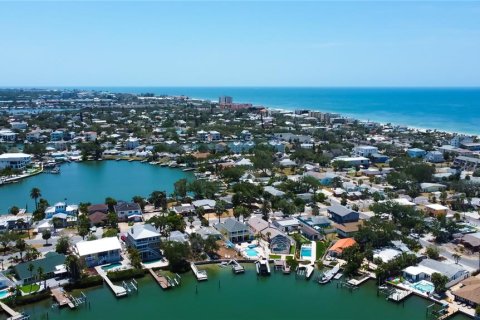 House in Indian Rocks Beach, Florida 2 bedrooms, 101.45 sq.m. № 1653998 - photo 15