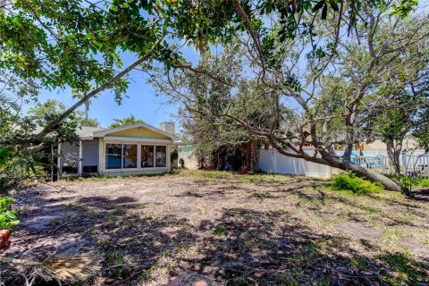 House in Indian Rocks Beach, Florida 2 bedrooms, 101.45 sq.m. № 1653998 - photo 19