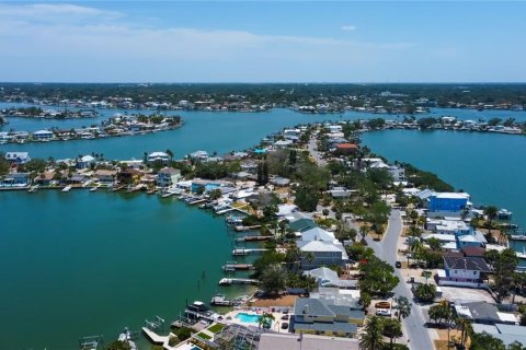 House in Indian Rocks Beach, Florida 2 bedrooms, 101.45 sq.m. № 1653998 - photo 14