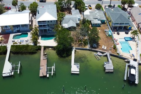 House in Indian Rocks Beach, Florida 2 bedrooms, 101.45 sq.m. № 1653998 - photo 25