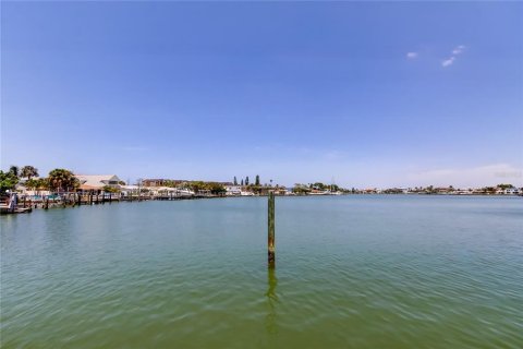 House in Indian Rocks Beach, Florida 2 bedrooms, 101.45 sq.m. № 1653998 - photo 6