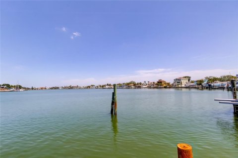 House in Indian Rocks Beach, Florida 2 bedrooms, 101.45 sq.m. № 1653998 - photo 27