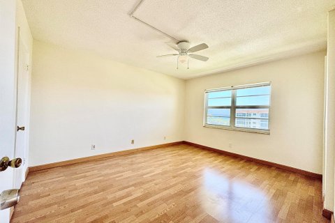 Снять в аренду кондоминиум в Бока-Ратон, Флорида 4 комнаты, 89м2, № 2270183 - фото 15