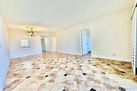 Снять в аренду кондоминиум в Бока-Ратон, Флорида 4 комнаты, 89м2, № 2270183 - фото 9