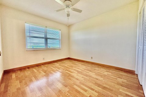 Снять в аренду кондоминиум в Бока-Ратон, Флорида 4 комнаты, 89м2, № 2270183 - фото 21