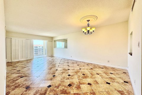 Снять в аренду кондоминиум в Бока-Ратон, Флорида 4 комнаты, 89м2, № 2270183 - фото 8