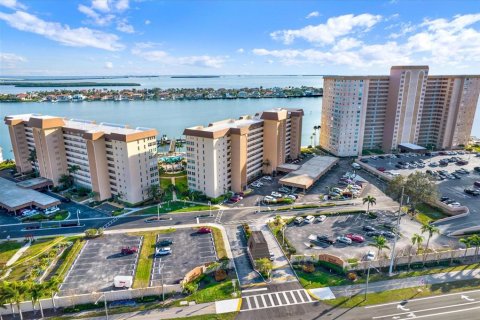 Condo in Saint Petersburg, Florida, 1 bedroom  № 1888455 - photo 17