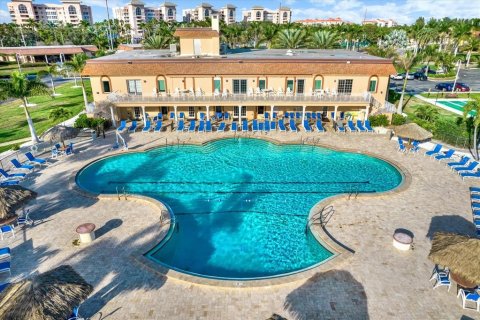 Condo in Saint Petersburg, Florida, 1 bedroom  № 1888455 - photo 1