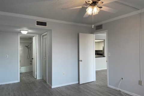 Condo in Saint Petersburg, Florida, 1 bedroom  № 1888455 - photo 6