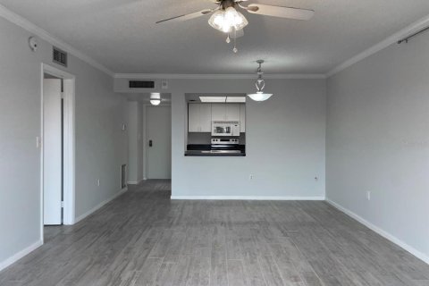 Condo in Saint Petersburg, Florida, 1 bedroom  № 1888455 - photo 10
