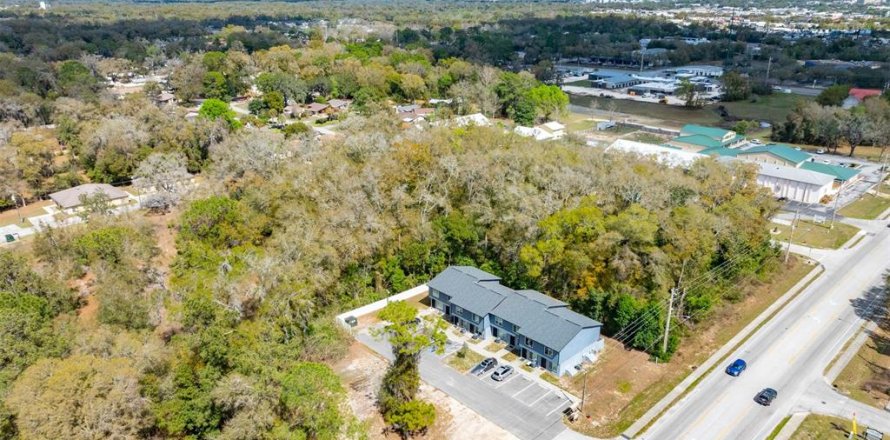 Commercial property in Ocala, Florida 16 bedrooms, 785.02 sq.m. № 2306040