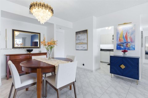 Condominio en venta en Hollywood, Florida, 2 dormitorios, 105.17 m2 № 2084900 - foto 9