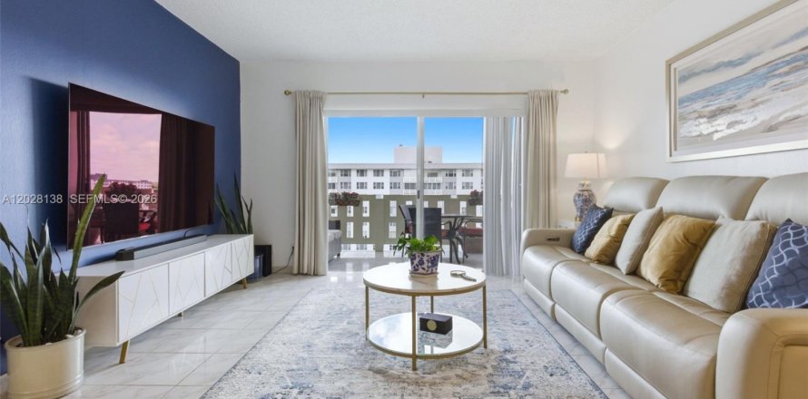 Condominio en Hollywood, Florida, 2 dormitorios  № 2084900