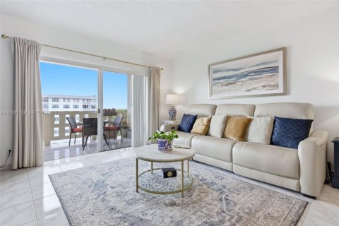 Condominio en venta en Hollywood, Florida, 2 dormitorios, 105.17 m2 № 2084900 - foto 2