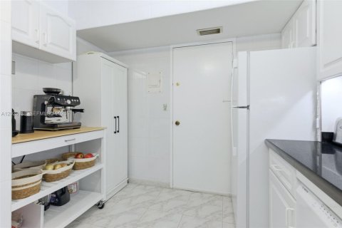 Condominio en venta en Hollywood, Florida, 2 dormitorios, 105.17 m2 № 2084900 - foto 12