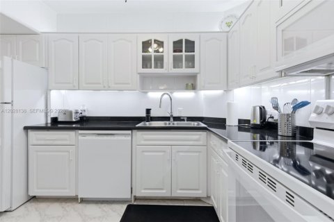 Condominio en venta en Hollywood, Florida, 2 dormitorios, 105.17 m2 № 2084900 - foto 11