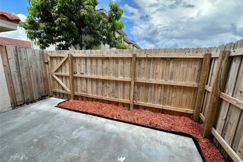 Touwnhouse à louer à Orlando, Floride: 3 chambres, 121.42 m2 № 2425278 - photo 7
