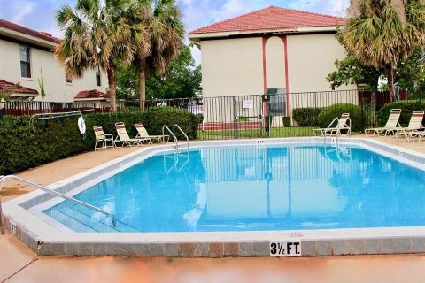 Touwnhouse à louer à Orlando, Floride: 3 chambres, 121.42 m2 № 2425278 - photo 17