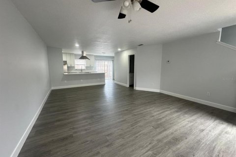 Touwnhouse à louer à Orlando, Floride: 3 chambres, 121.42 m2 № 2425278 - photo 2
