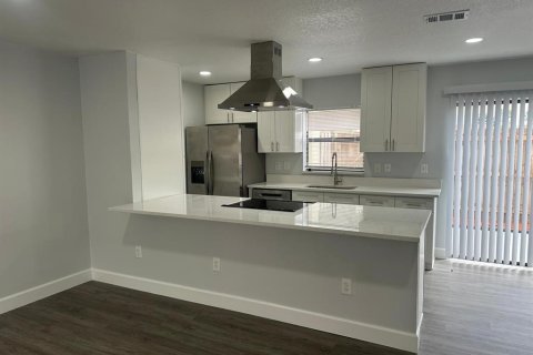 Touwnhouse à louer à Orlando, Floride: 3 chambres, 121.42 m2 № 2425278 - photo 4