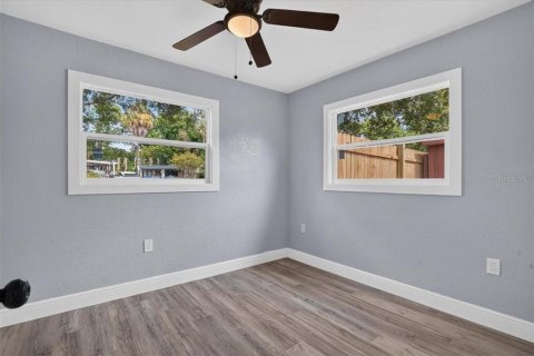 House in Saint Petersburg, Florida 2 bedrooms, 95.78 sq.m. № 2393978 - photo 15