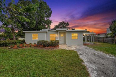 House in Saint Petersburg, Florida 2 bedrooms, 95.78 sq.m. № 2393978 - photo 2