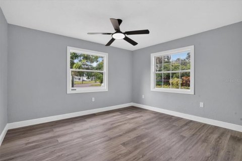 House in Saint Petersburg, Florida 2 bedrooms, 95.78 sq.m. № 2393978 - photo 17