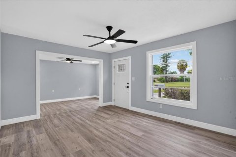 House in Saint Petersburg, Florida 2 bedrooms, 95.78 sq.m. № 2393978 - photo 6