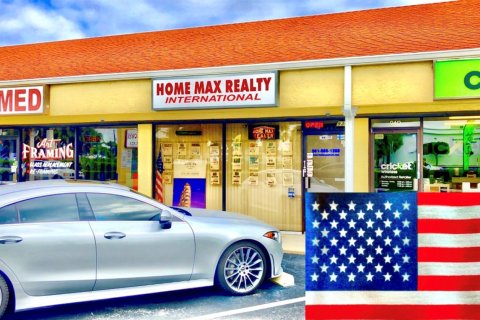 Commercial property in Lantana, Florida № 2169880