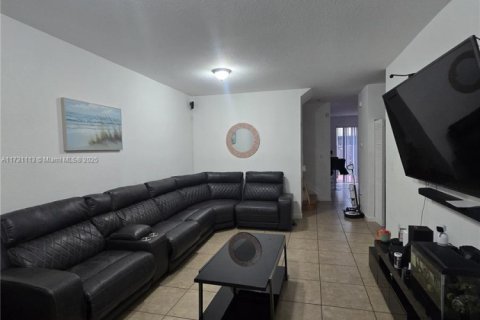 Townhouse in Homestead, Florida 4 bedrooms, 161.28 sq.m. № 1706205 - photo 4