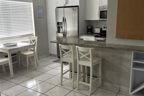 Condo in Deerfield Beach, Florida, 1 bedroom  № 1768726 - photo 1
