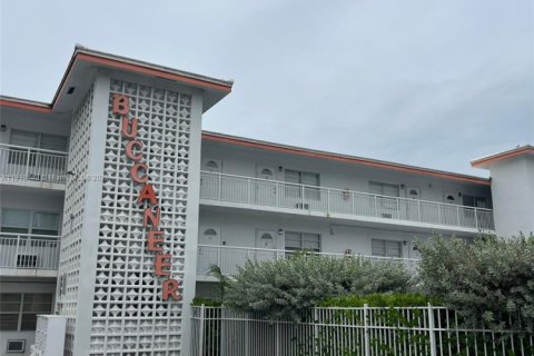 Condo in Deerfield Beach, Florida, 1 bedroom  № 1768726 - photo 10